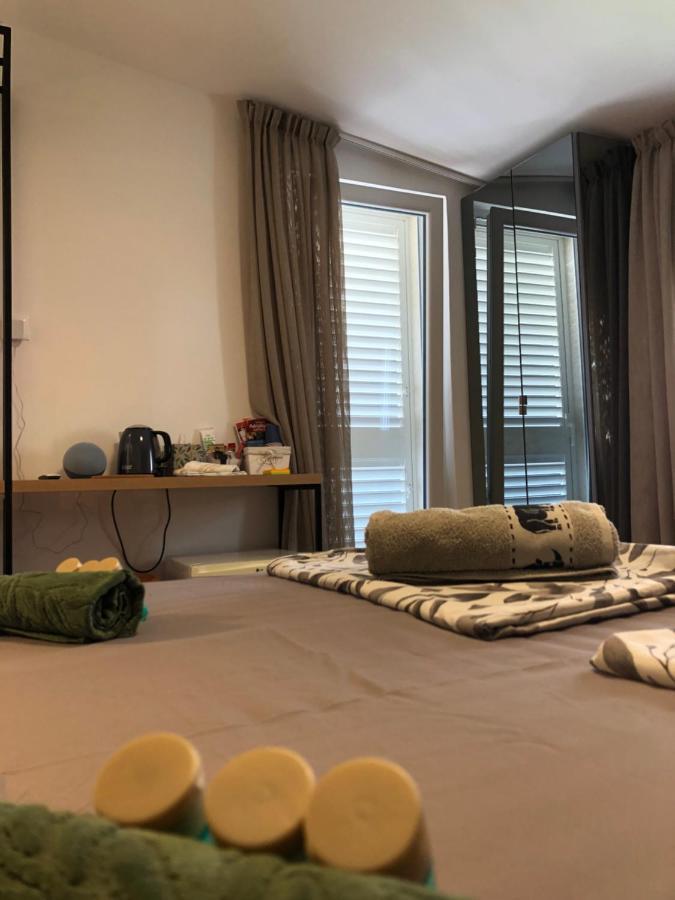 Omis - Private Ensuite Room With Balcony - Hotel Style Zewnętrze zdjęcie