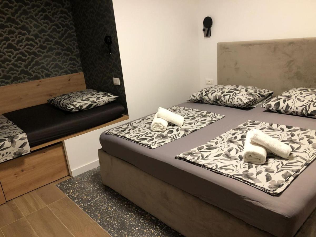 Omis - Private Ensuite Room With Balcony - Hotel Style Zewnętrze zdjęcie